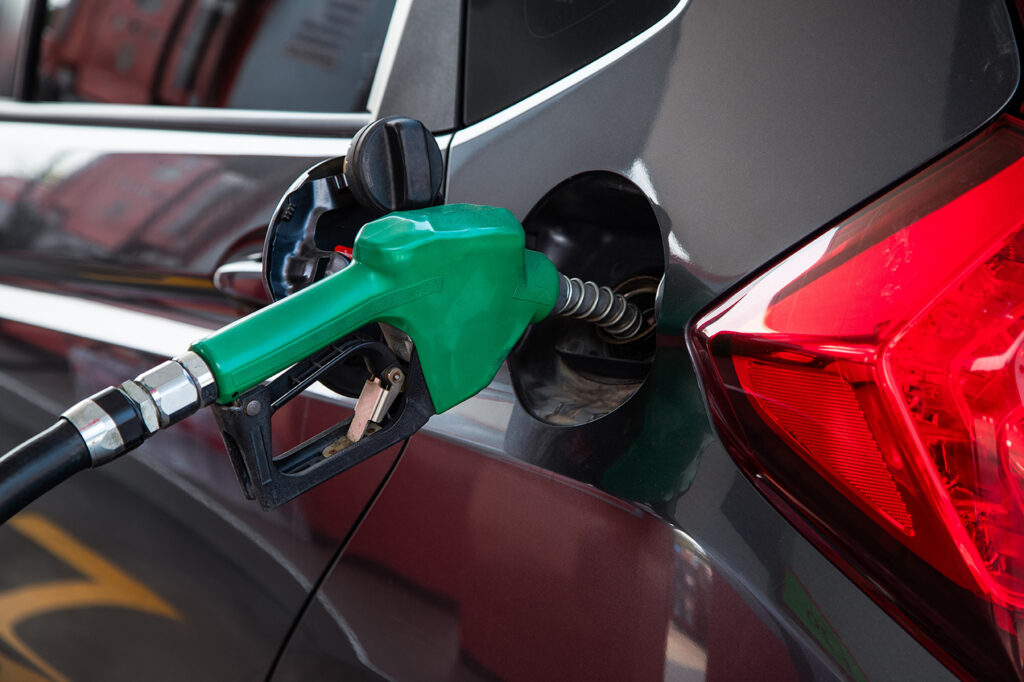 fuel pump filling car